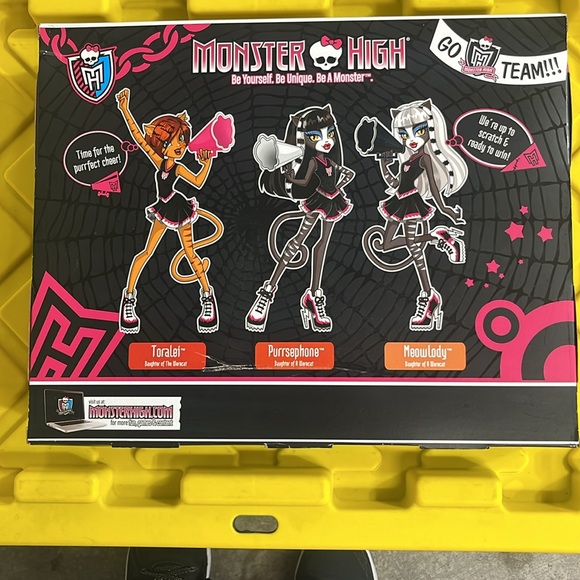 MONSTER HIGH - Fearleading Cheer Squad: 3 Cat Doll Set!  NIB - Picture 5 of 5
